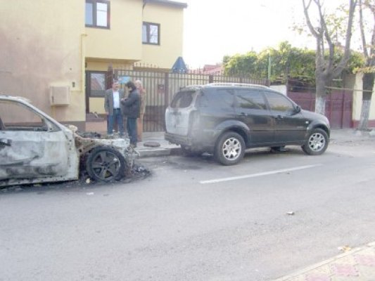 Din incendiul pornit de la un BMW X5 era să bubuie o casă în Coiciu